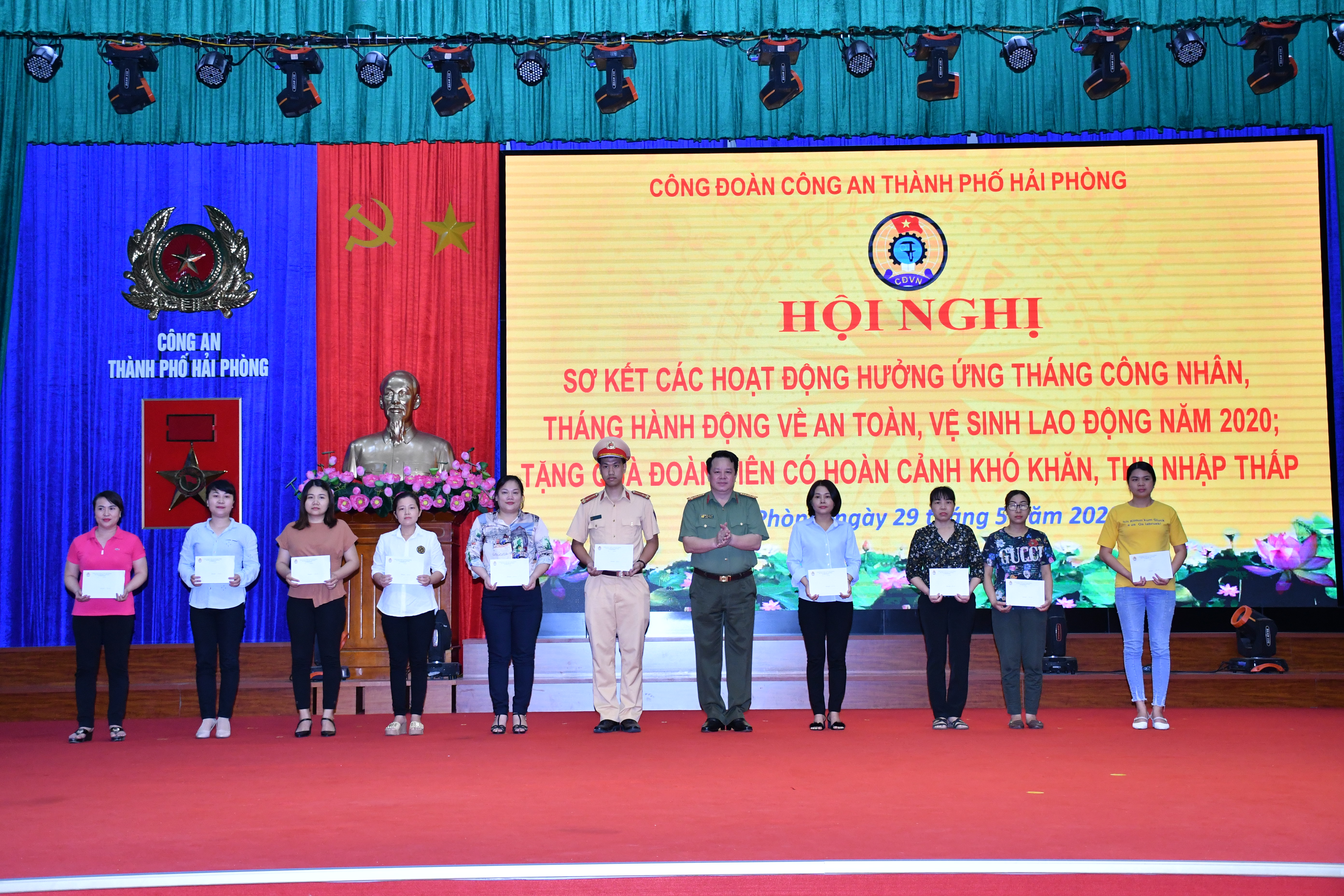 Công đoàn CATP: Sơ kết các hoạt động hưởng ứng ‘Tháng công nhân - Tháng hành động về an toàn, vệ sinh lao động năm 2020”